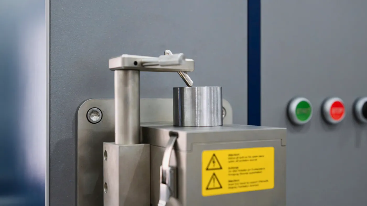 Chill-cast gray iron sample clamped on the OE720 spark stand